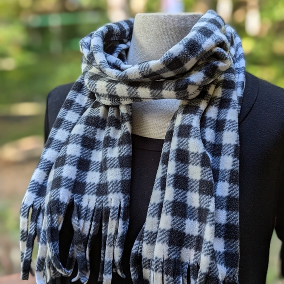 Soft Fleece Plaid Scarf Black and White with Fringe - Picture 3 of 5